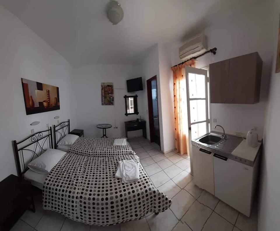 Rooms To Let Rena Monolitos Zewnętrze zdjęcie